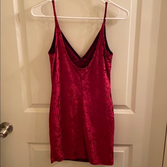 Red velvet dress - Picture 3 of 4